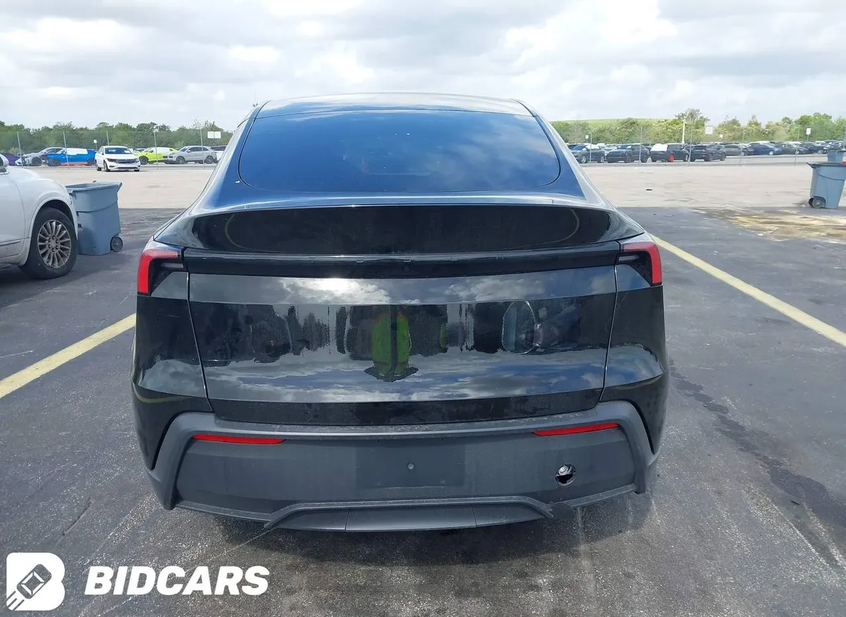 TESLA MODEL Y PREMIUM 2025