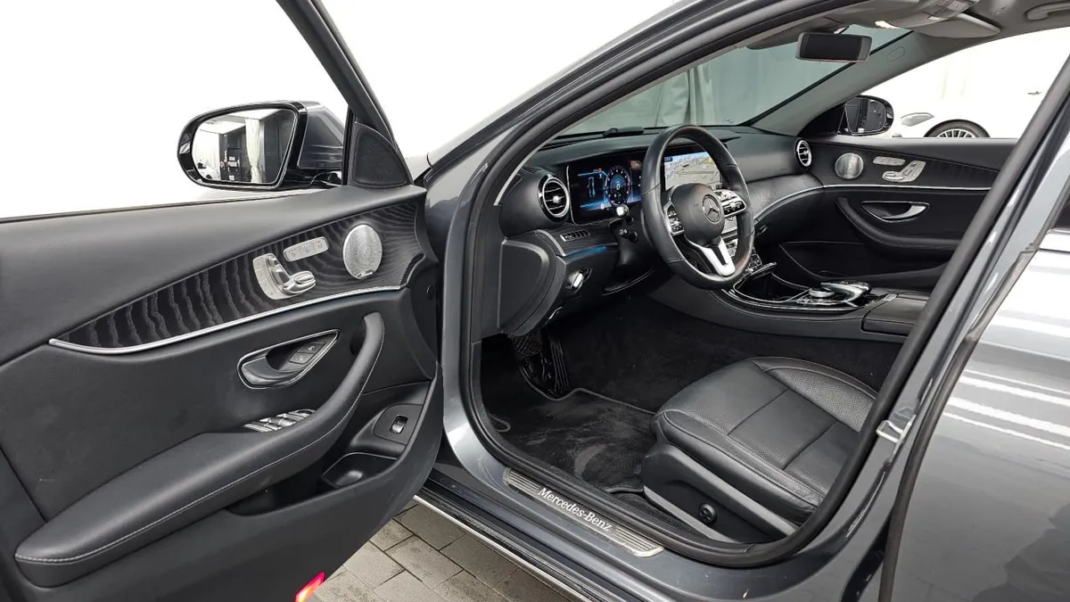 MERCEDES-BENZ W213 E300 4MATIC 2019