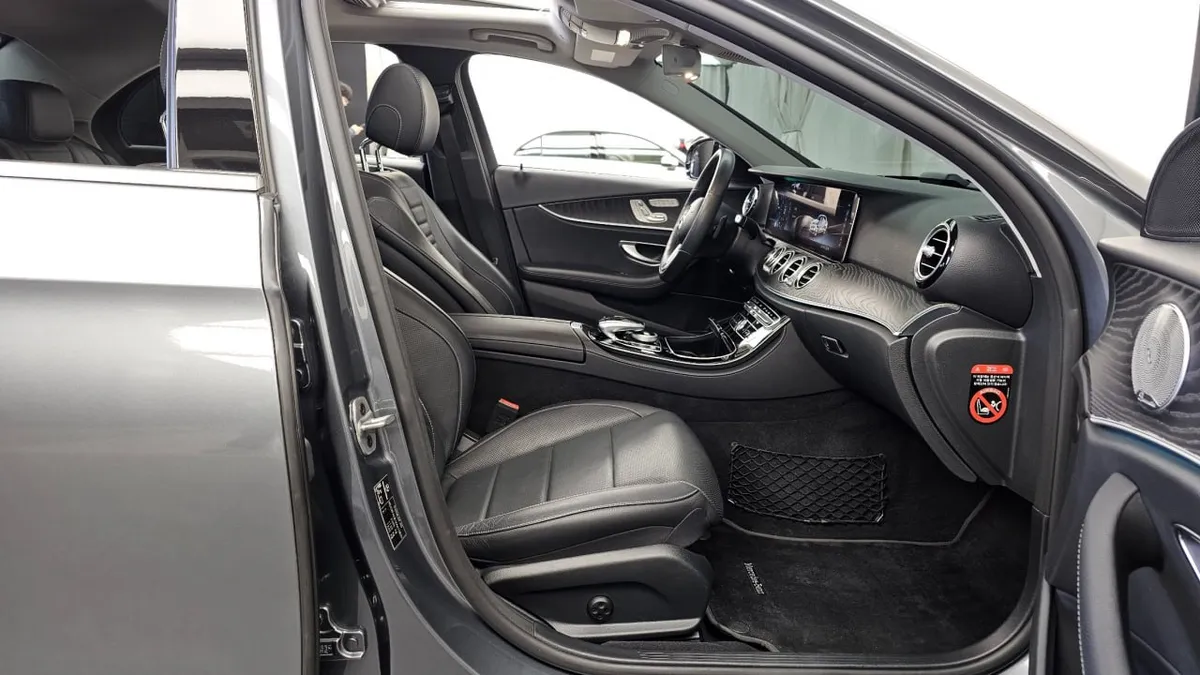 MERCEDES-BENZ W213 E300 4MATIC 2019