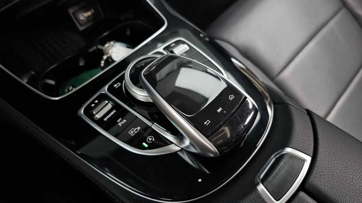 MERCEDES-BENZ W213 E300 4MATIC 2019