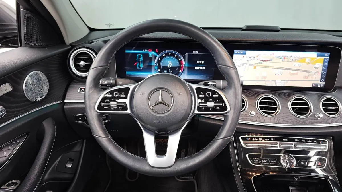 MERCEDES-BENZ W213 E300 4MATIC 2019
