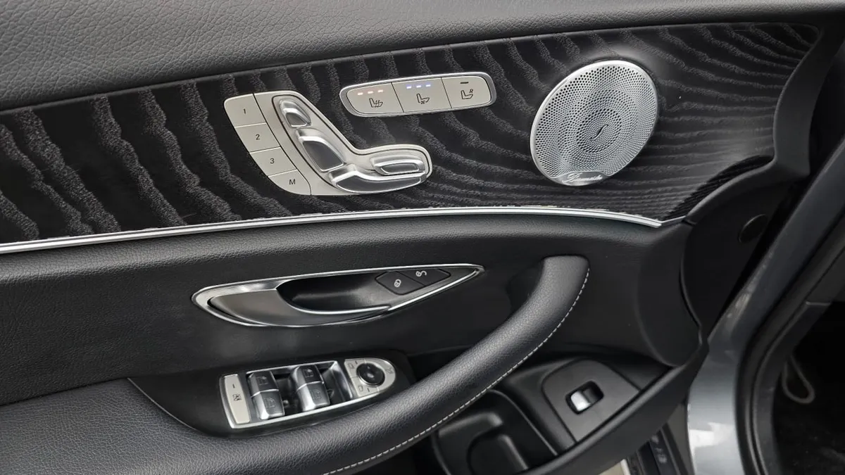 MERCEDES-BENZ W213 E300 4MATIC 2019