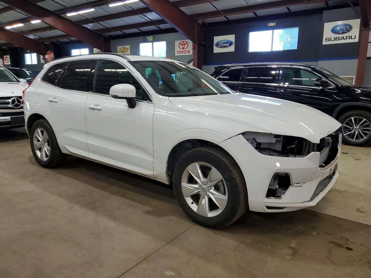 VOLVO XC60 2022