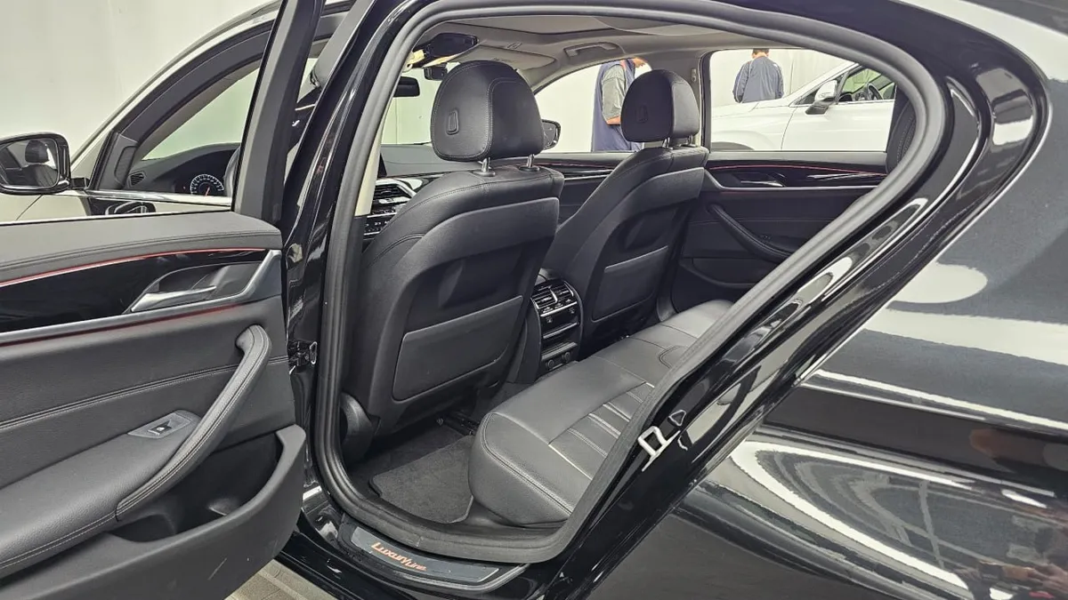 BMW 5 SERIES LUXURY 2019