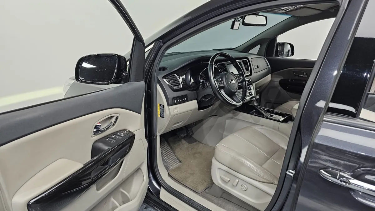 KIA CARNIVAL PRESIDENT CARNIVAL 7-SEATER LIMOUSINE PRESIDENT 2019