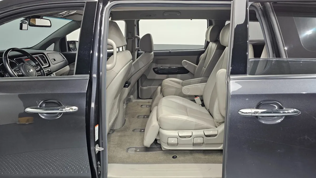 KIA CARNIVAL PRESIDENT CARNIVAL 7-SEATER LIMOUSINE PRESIDENT 2019
