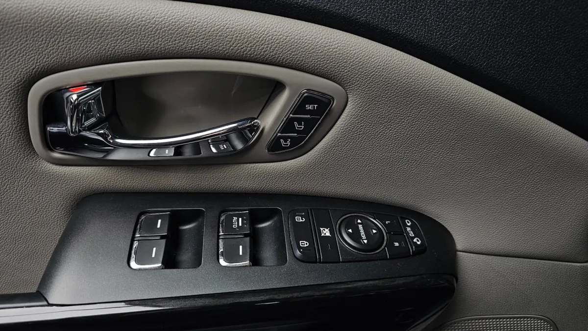 KIA CARNIVAL PRESIDENT CARNIVAL 7-SEATER LIMOUSINE PRESIDENT 2019