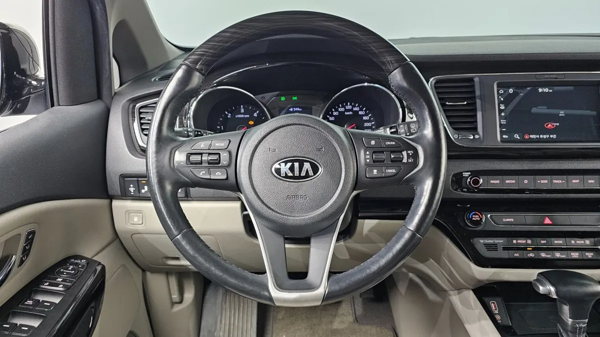 KIA CARNIVAL PRESIDENT CARNIVAL 7-SEATER LIMOUSINE PRESIDENT 2019