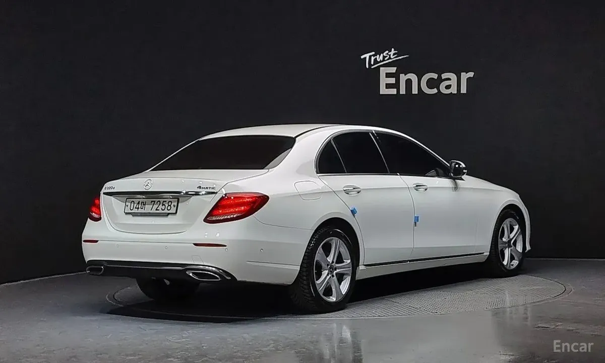 MERCEDES-BENZ W213 E220D 4MATIC 2018