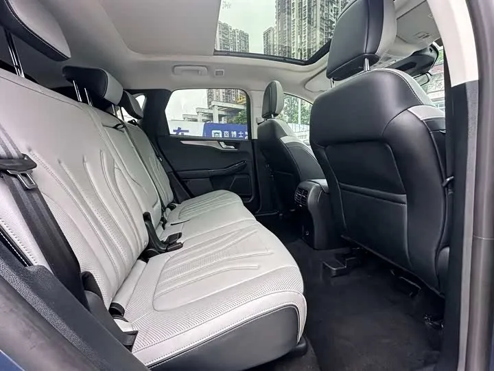 FORD ESCAPE PREMIUM 2023