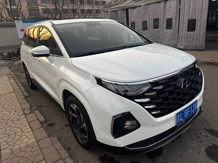 HYUNDAI CUSTO 380TGDI LUX PREMIUM 2022