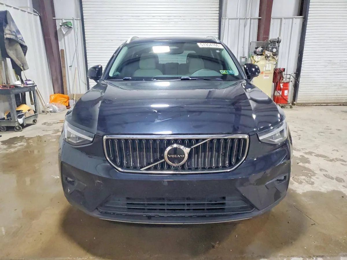 VOLVO XC40 2023