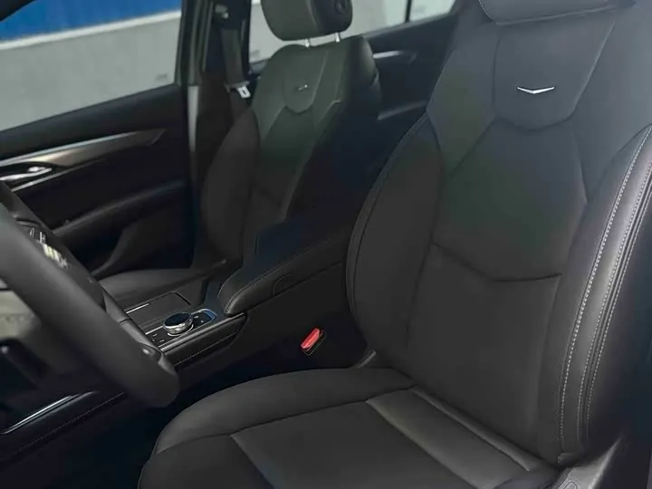 CADILLAC CT5 28T PLATINUM EDITION 2022