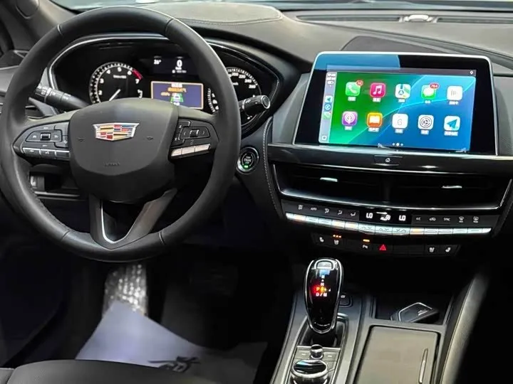 CADILLAC CT5 28T PLATINUM EDITION 2022