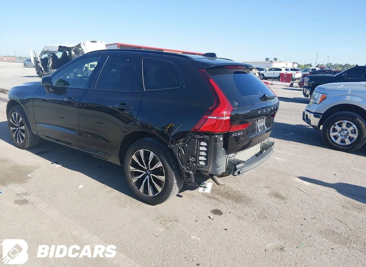 VOLVO XC60 2023