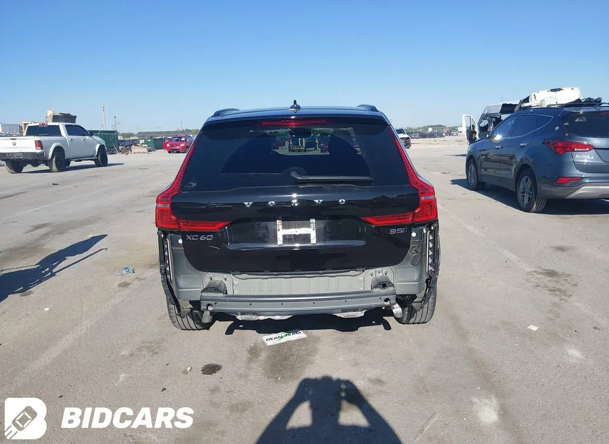 VOLVO XC60 2023