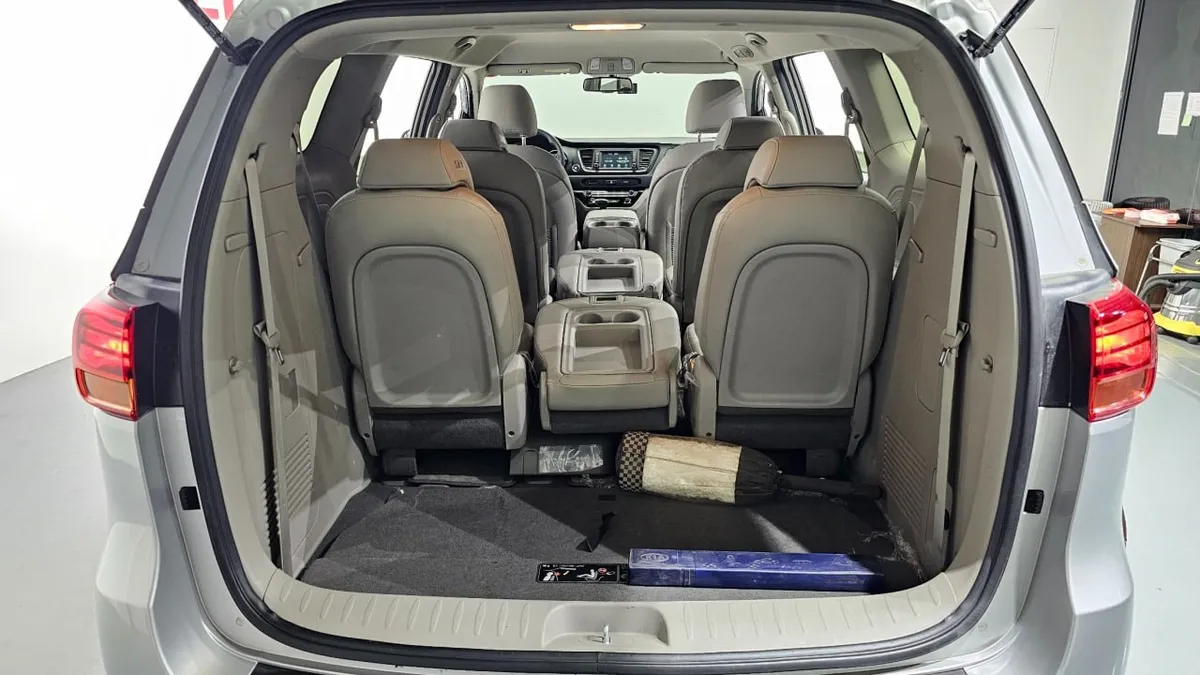 KIA CARNIVAL 11-SEATER DELUXE 2020