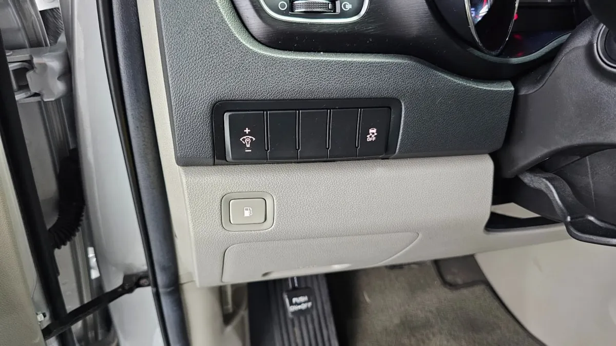 KIA CARNIVAL 11-SEATER DELUXE 2020