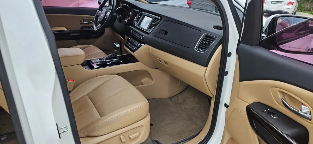 KIA CARNIVAL VIP CARNIVAL 7-SEATER LIMOUSINE VIP 2018