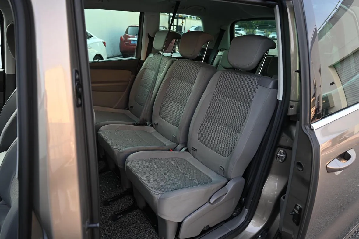VOLKSWAGEN SHARAN 2015