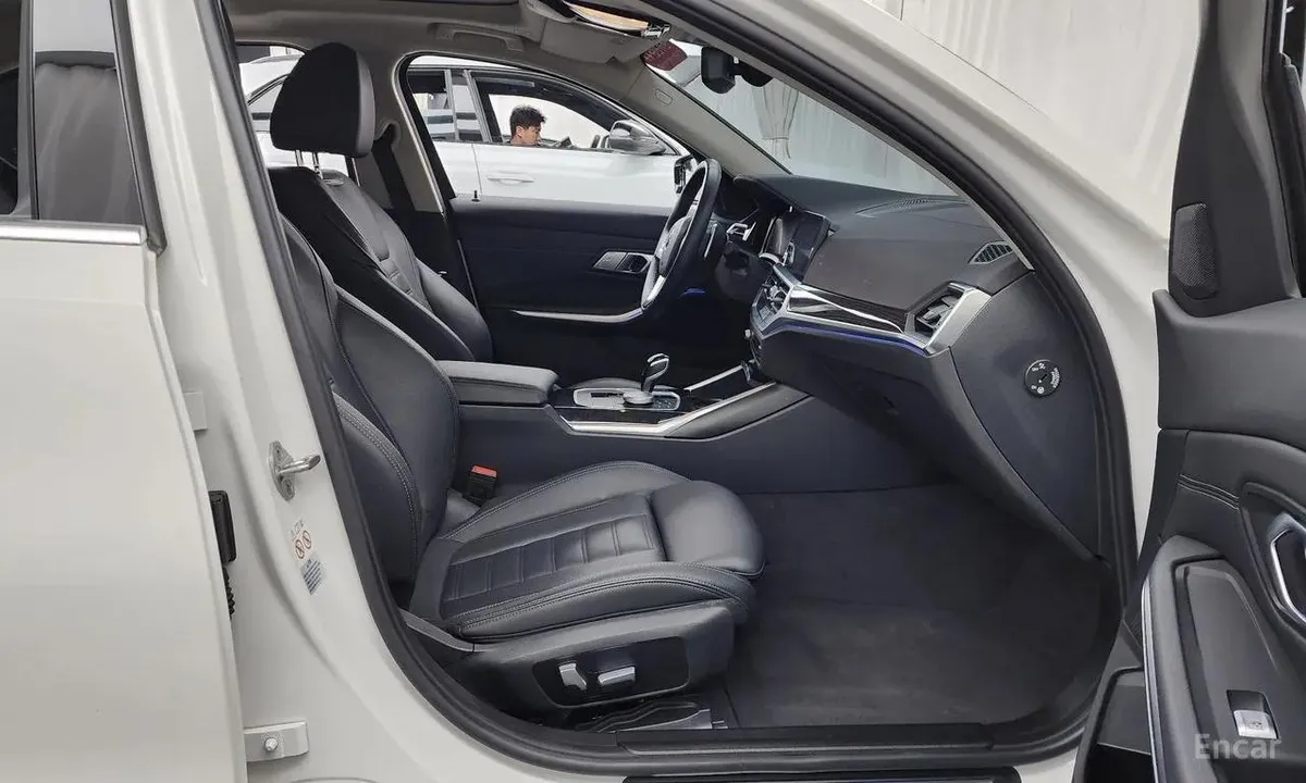 BMW 3 SERIES LUXURY 2022
