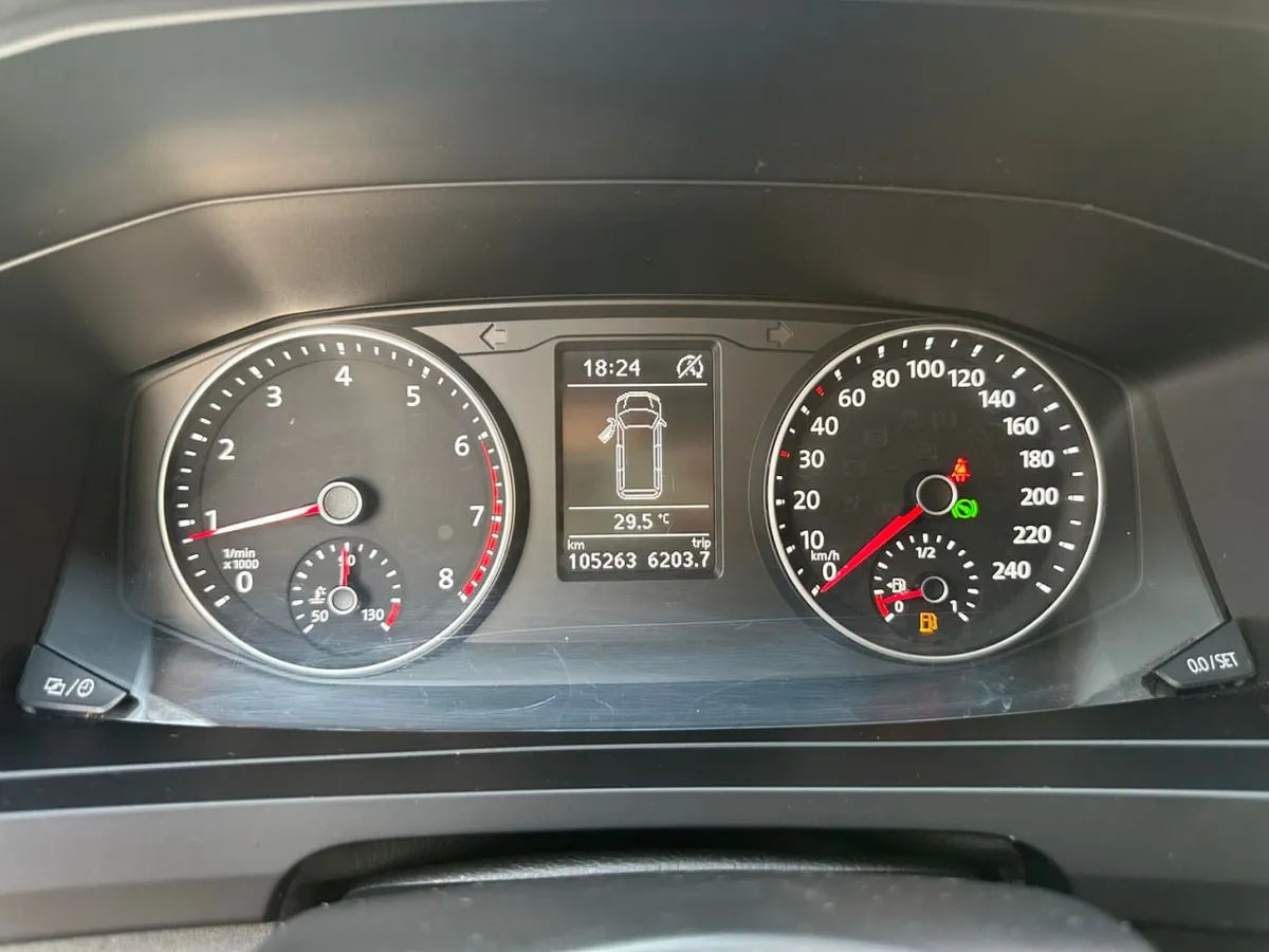 VOLKSWAGEN CARAVELLE 2016