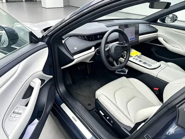 XIAOMI SU7 2024