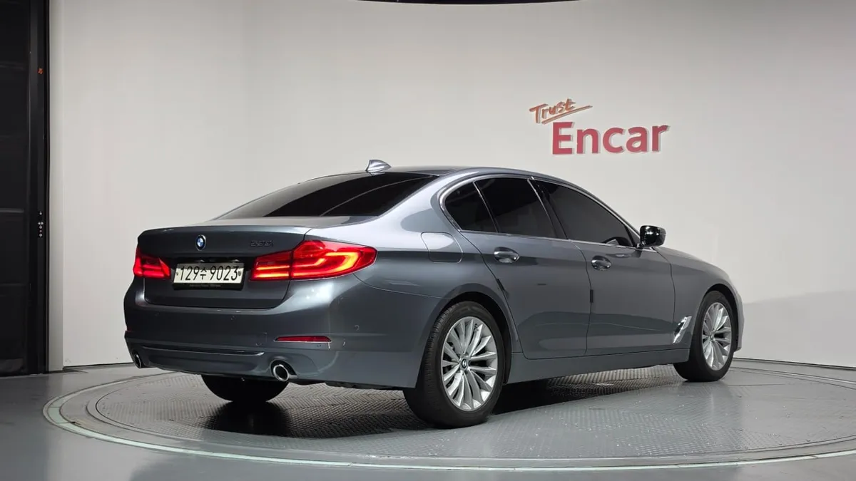 BMW 5 SERIES LUXURY 2019