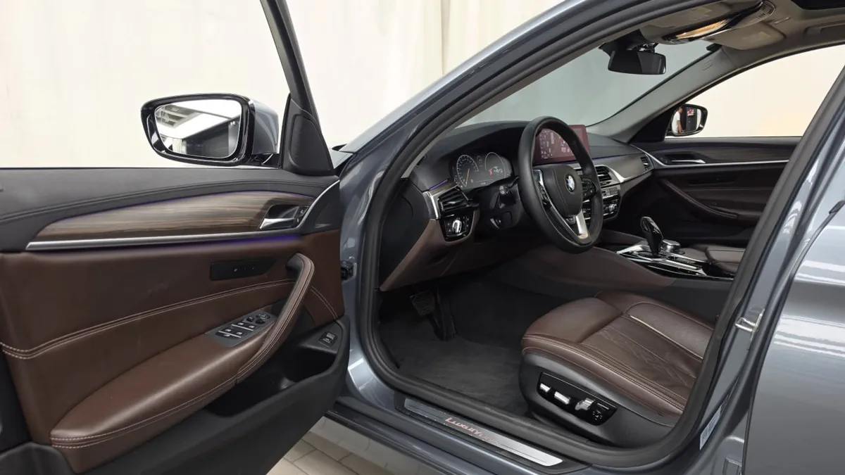 BMW 5 SERIES LUXURY 2019