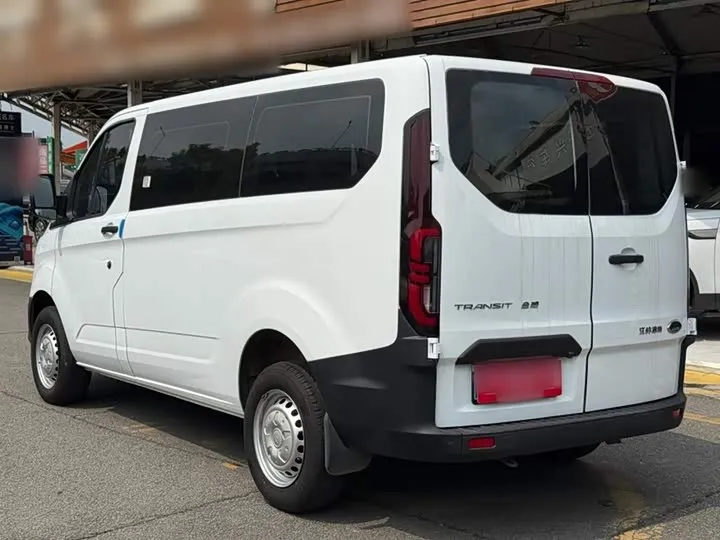 FORD TRANSIT CUSTOM 6 SEATS 2023