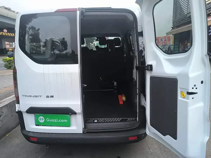 FORD TRANSIT CUSTOM 6 SEATS 2023