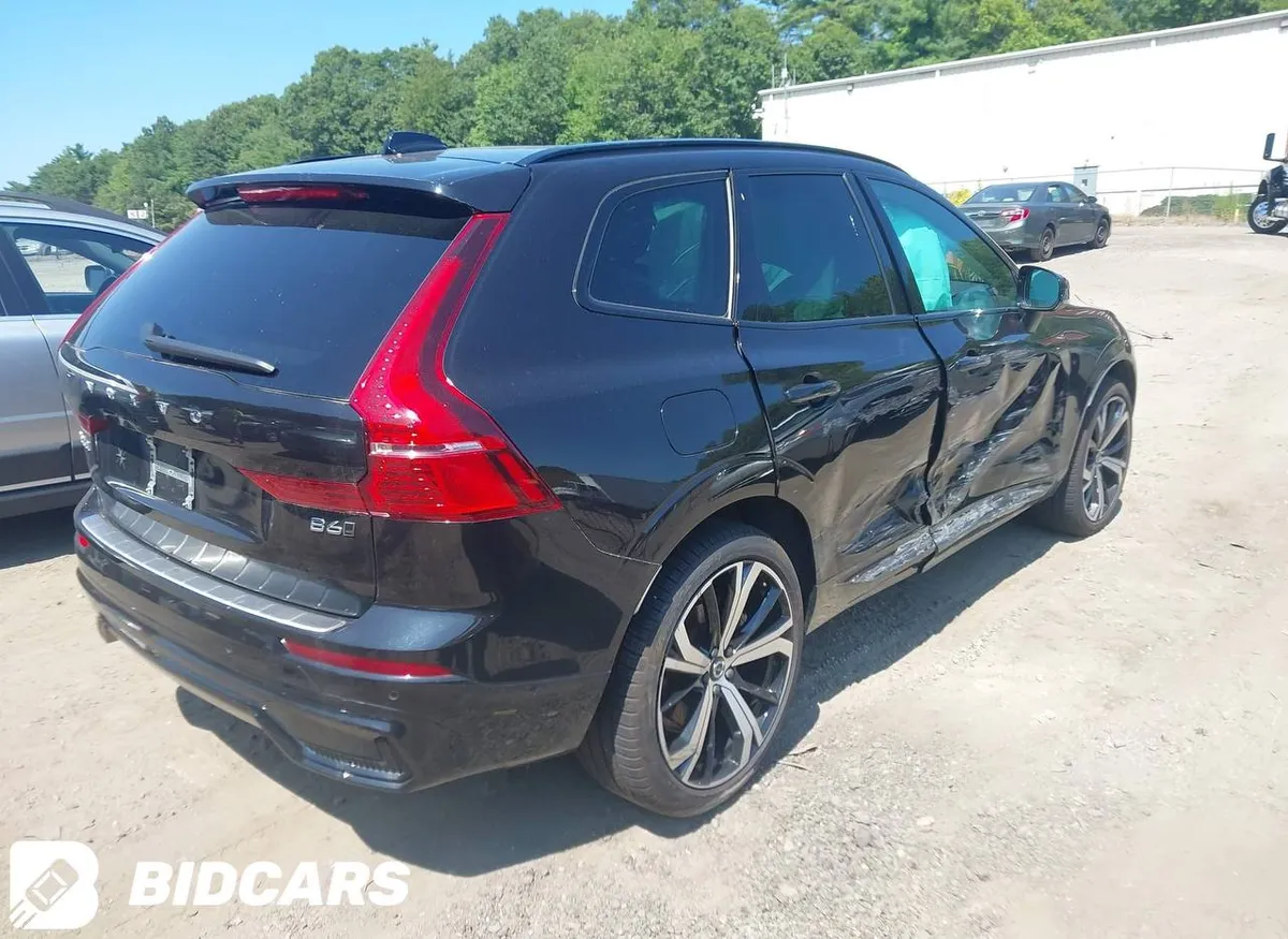 VOLVO XC60 2022