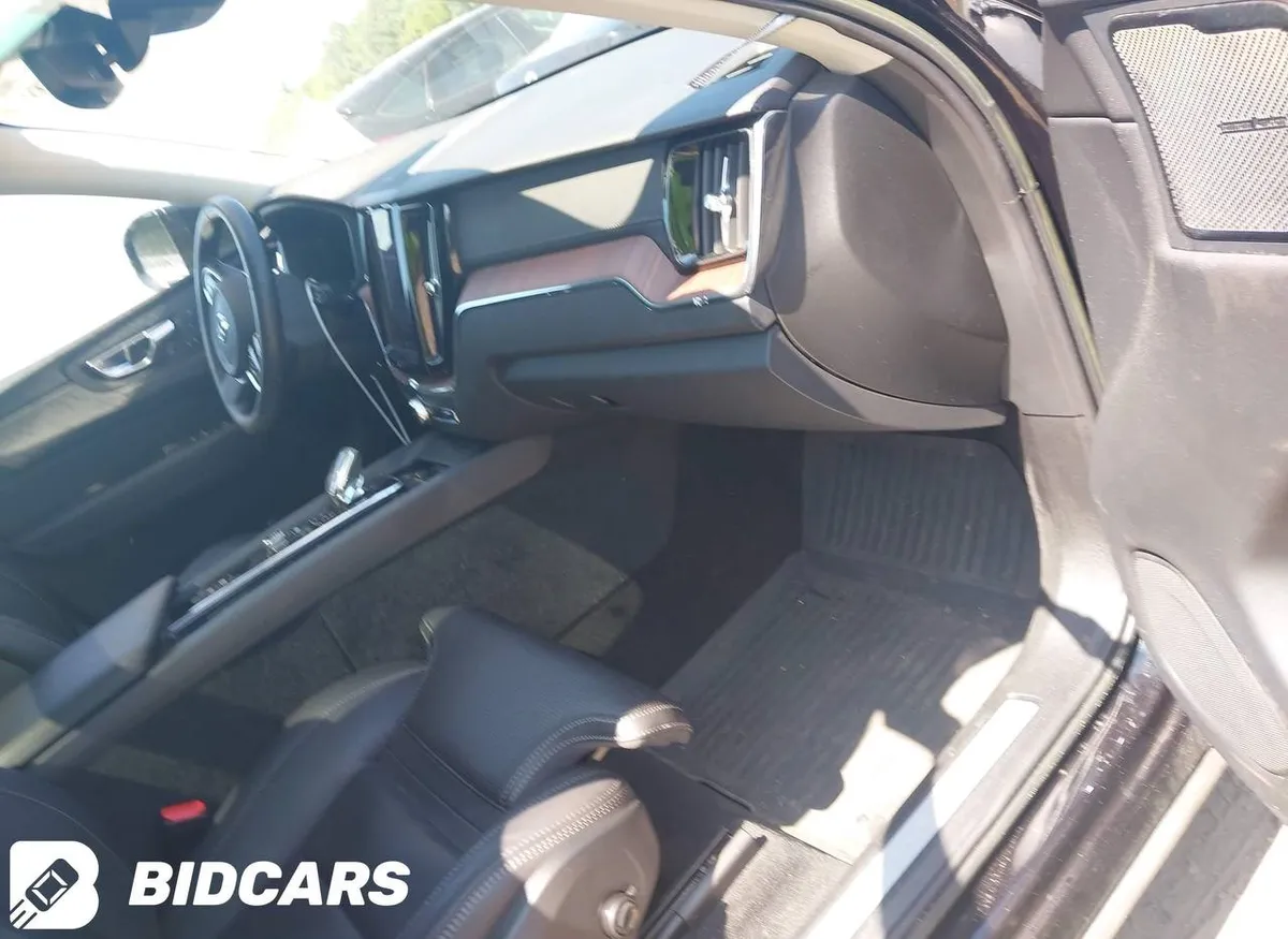 VOLVO XC60 2022