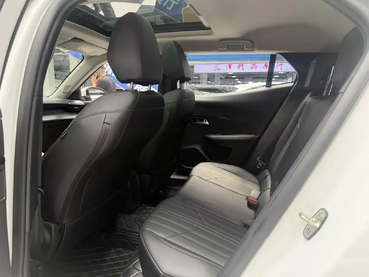 PEUGEOT 2008 2022