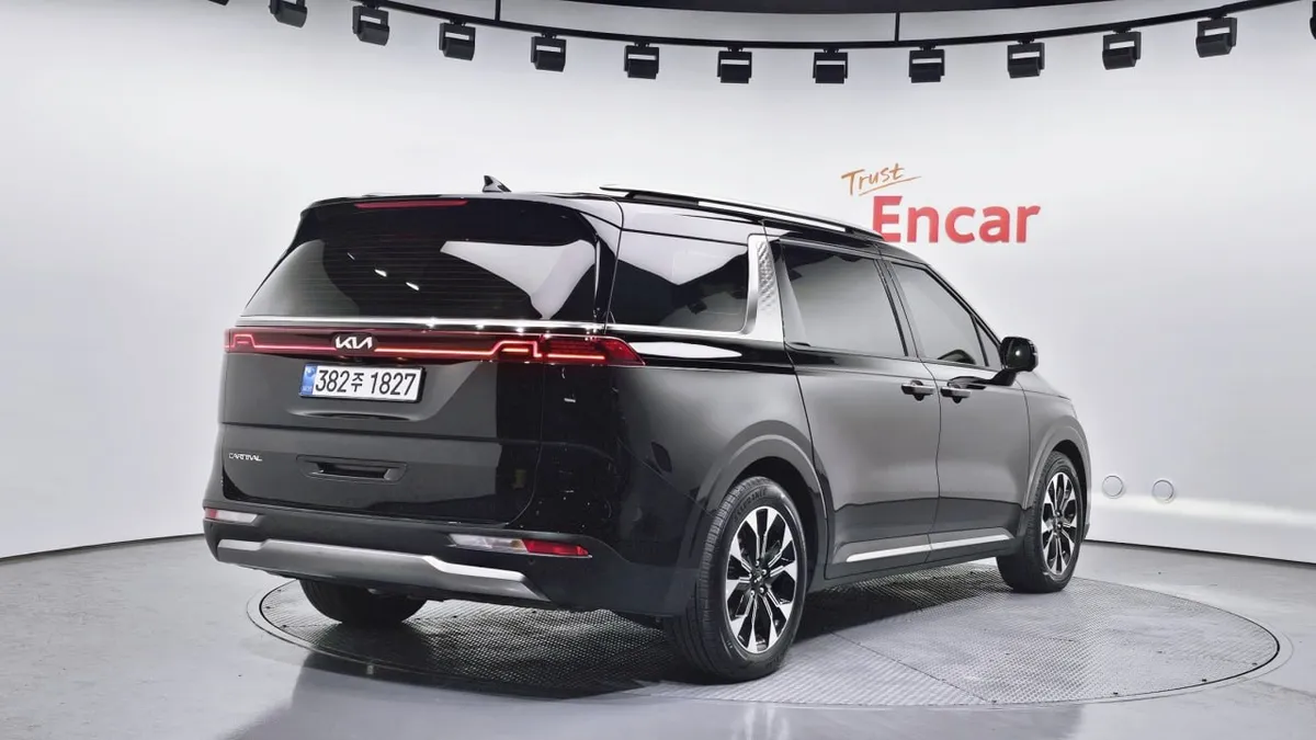 KIA CARNIVAL NOBLESSE 2023