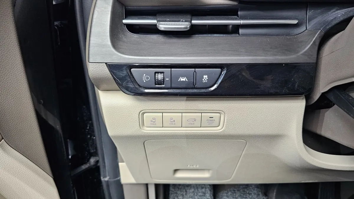 KIA CARNIVAL NOBLESSE 2023
