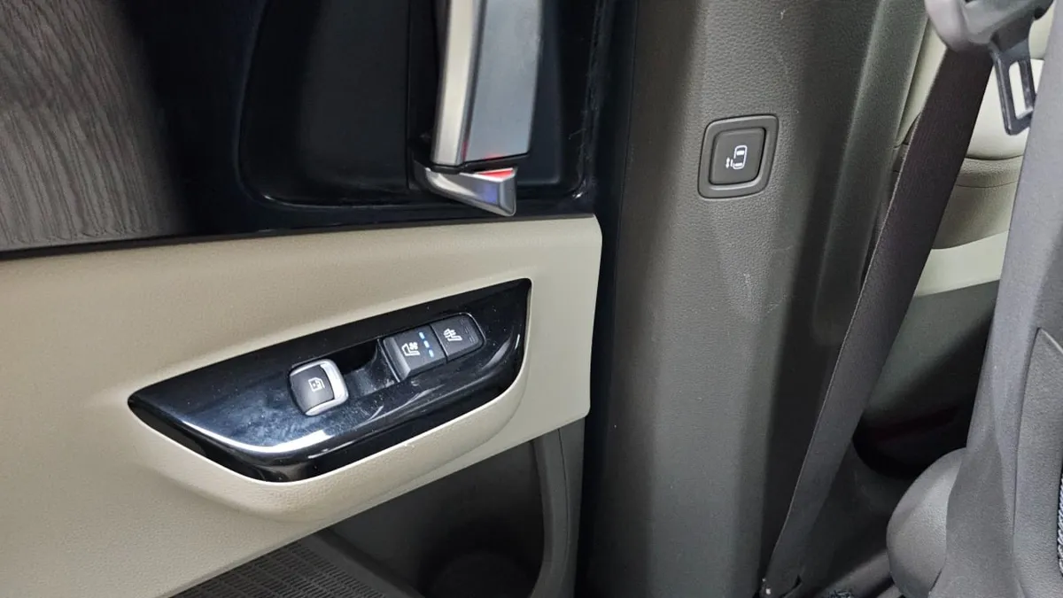 KIA CARNIVAL NOBLESSE 2023