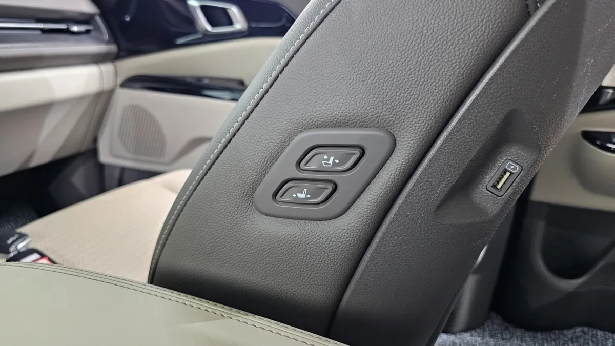 KIA CARNIVAL NOBLESSE 2023