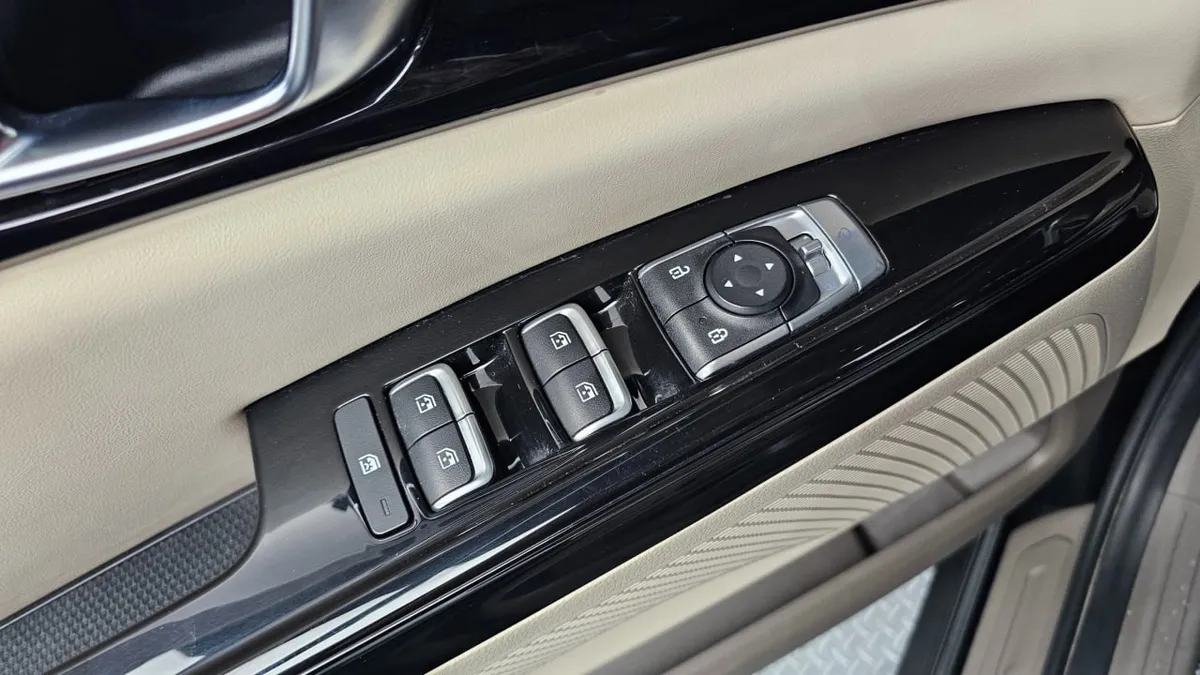 KIA CARNIVAL NOBLESSE 2023