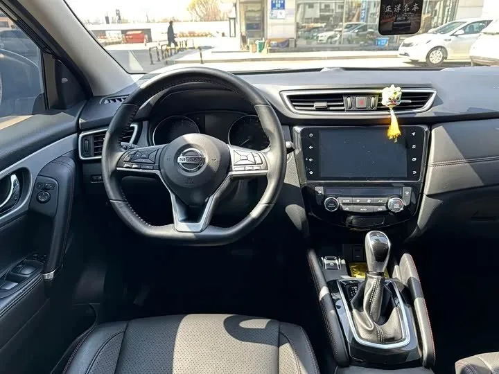 NISSAN QASHQAI LUXURY 2021