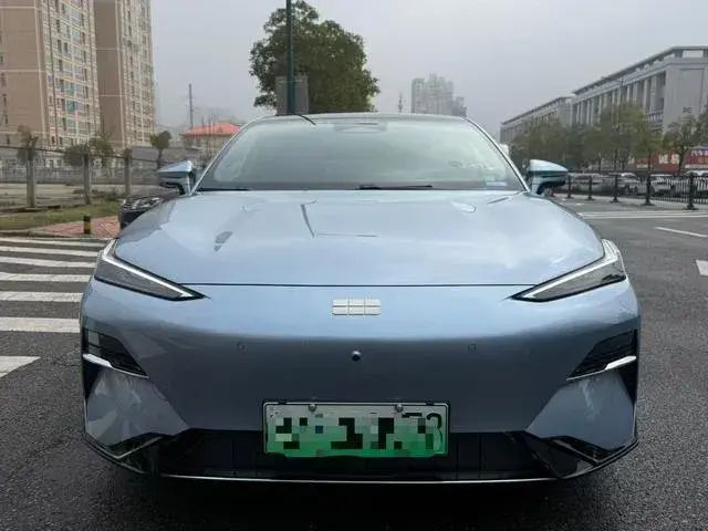 GEELY GALAXY E8 700KM LONG-RANGE 2025