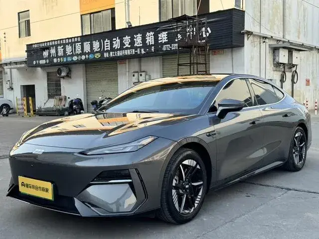 GEELY GALAXY E8 550KM PRO 2024