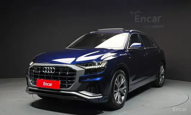 AUDI Q8 2021