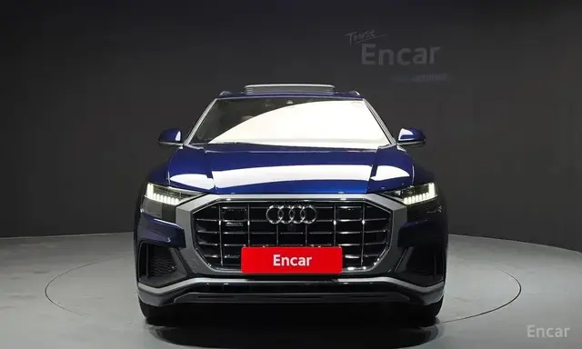 AUDI Q8 2021