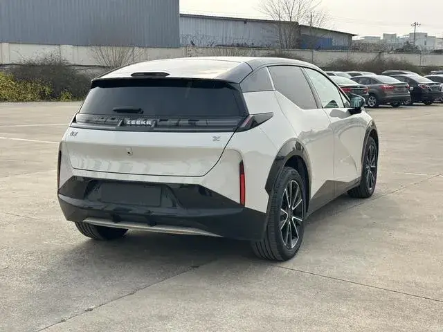 ZEEKR X 2025