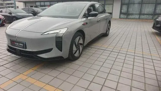 HONGQI EH7 640 AWD SMART 2025
