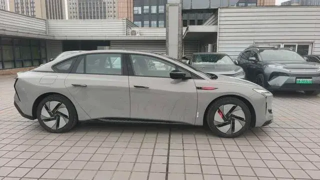 HONGQI EH7 640 AWD SMART 2025