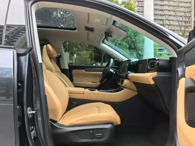 LEAPMOTOR C11 VERSION C11 PURE ELECTRIC VERSION 2025