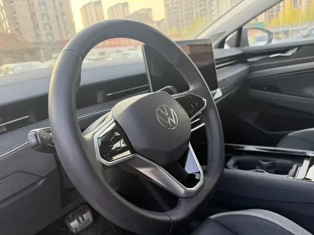 VOLKSWAGEN ID 2024