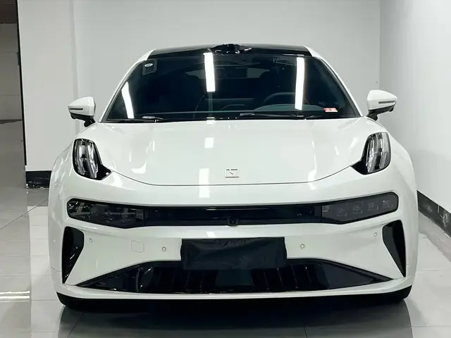 ZEEKR 001 2025